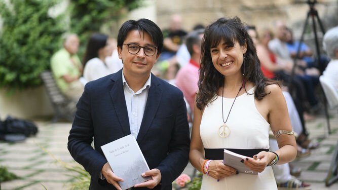 Teresa Lao llena de poesía el Patio del Mandarino con ‘Nada de ti, nada de mi’
